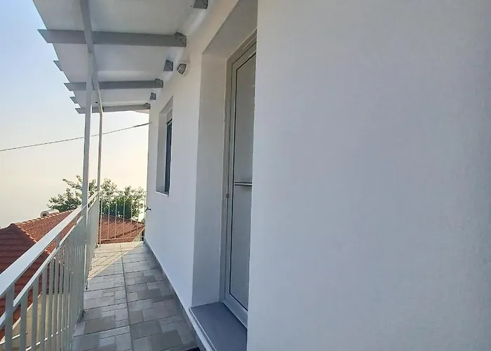 Ionian Avra * Athánion